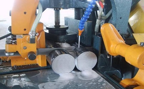 巴塘卧式带锯床的送料方式有哪几种？